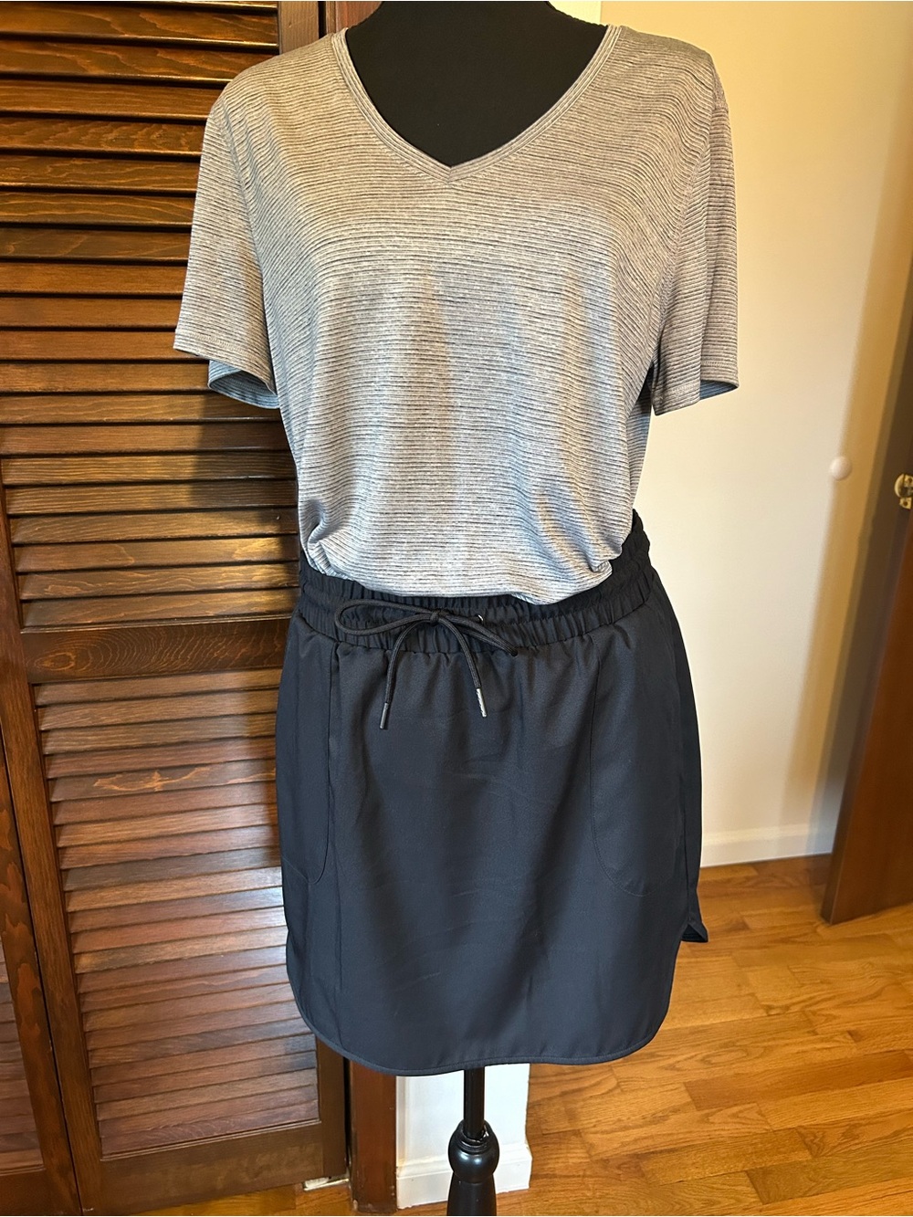 Athletic Works Women's Heather Gray Striped V-Neck Tee